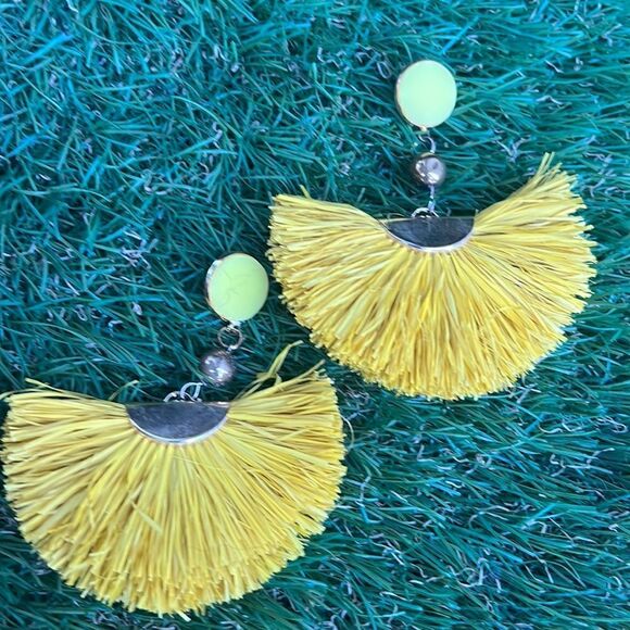 Yellow Fan Dangle Earrings - Gold Post Stud w Backs - NEW - Drop Earring - Picture 3 of 7